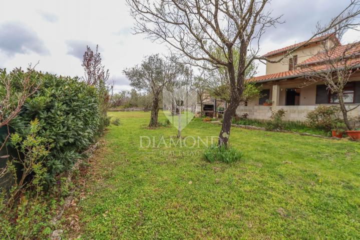 Kanfanar, surroundings, house in a prime position surrounded by greenery