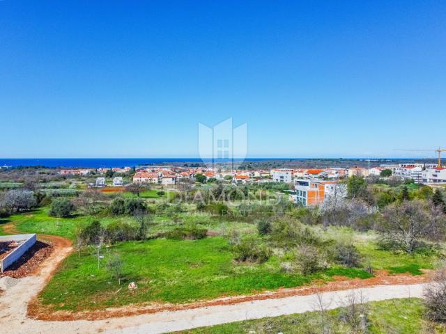 Poreč, Baugrundstück 900 m vom Meer entfernt!