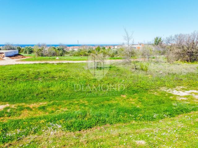 Poreč, Baugrundstück 900 m vom Meer entfernt!