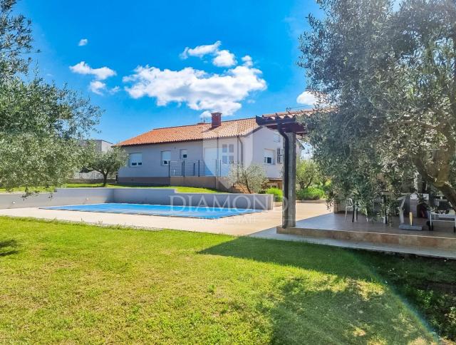 Poreč, surroundings, idyllic villa with a spacious garden!