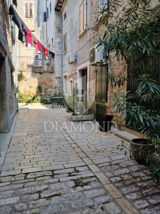 Rovinj, renoviertes Haus mit drei Wohnungen im Zentrum