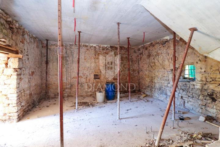 Poreč, surroundings, Istrian stone house for complete renovation!