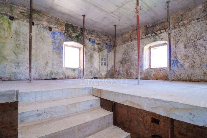 Poreč, surroundings, Istrian stone house for complete renovation!