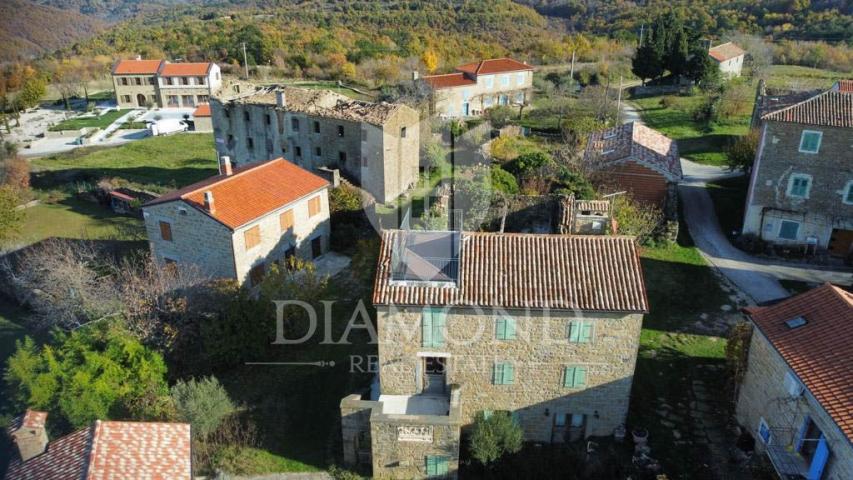 Momjan-Gebiet, autochthones Steinhaus mit schöner Aussicht