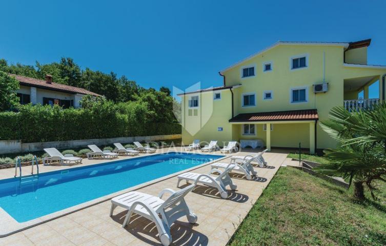 Poreč, apartment house with swimming pool in an attractive location!