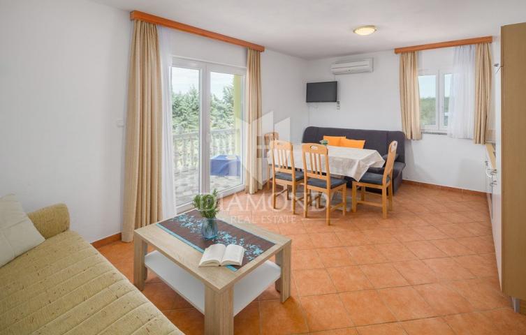 Poreč, apartment house with swimming pool in an attractive location!