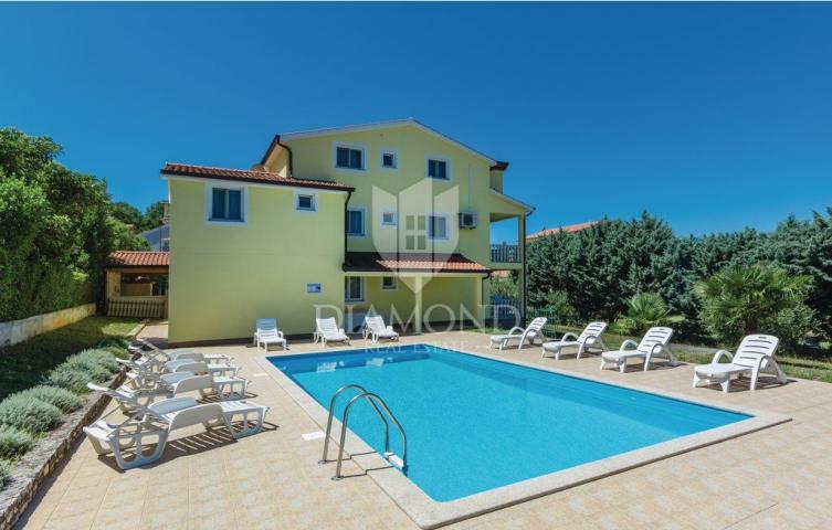 Poreč, apartment house with swimming pool in an attractive location!