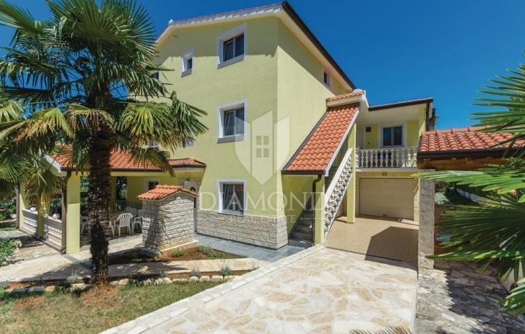 Poreč, apartment house with swimming pool in an attractive location!