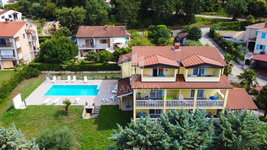 Poreč, apartment house with swimming pool in an attractive location!