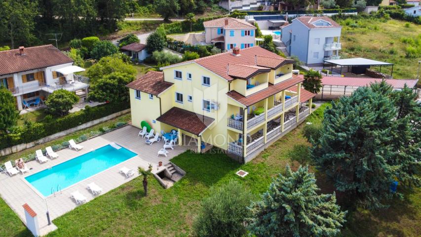 Poreč, apartment house with swimming pool in an attractive location!