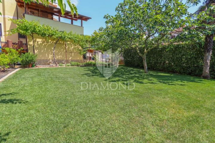 Pula area, house with a beautiful yard and a view of the sea