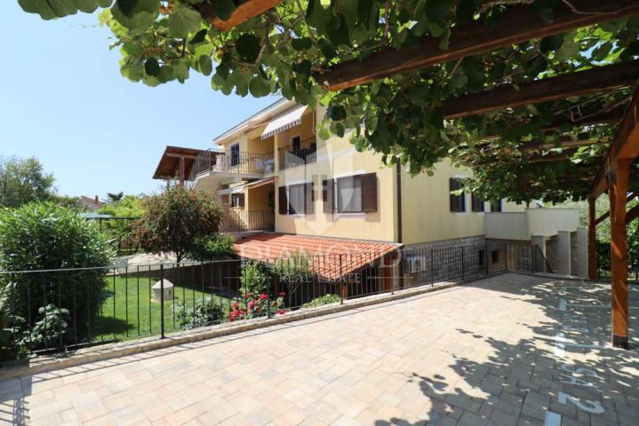 Pula area, house with a beautiful yard and a view of the sea