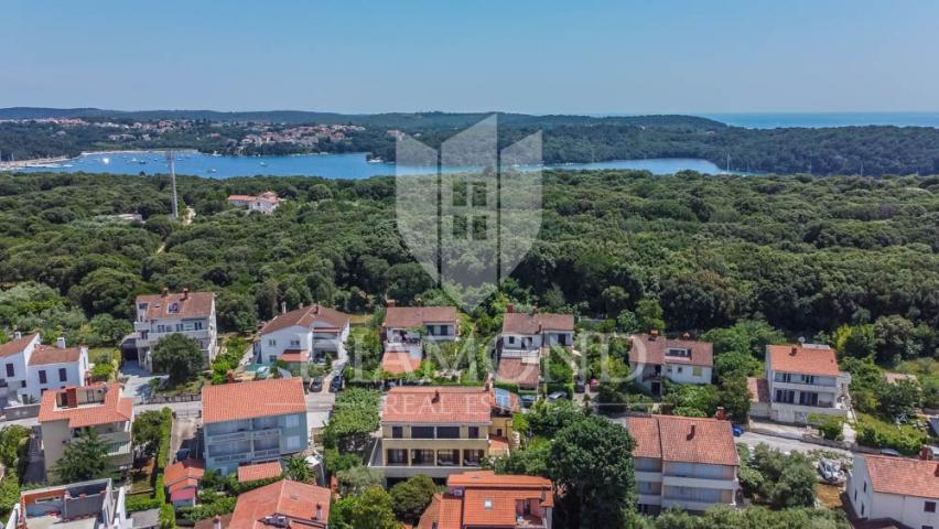 Pula area, house with a beautiful yard and a view of the sea