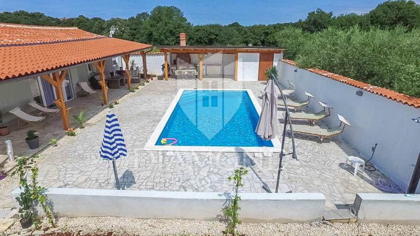 Surroundings of Medulin, house with pool surrounded by greenery