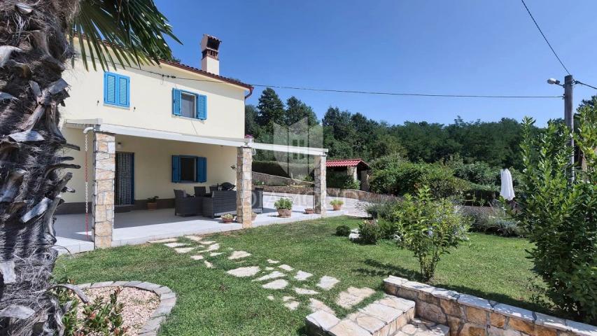 Kršan, surroundings, two holiday houses with swimming pool