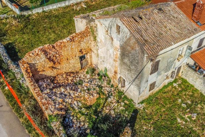 Pula, okolica, stara istarska kuća sa zemljištem