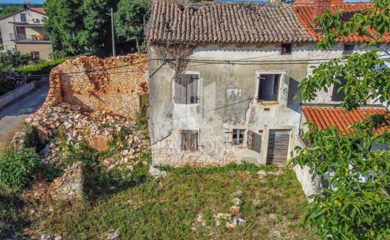 Pula, okolica, stara istarska kuća sa zemljištem