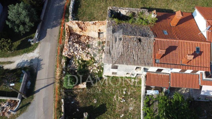 Pula, Umgebung, altes istrisches Haus mit Grundstück