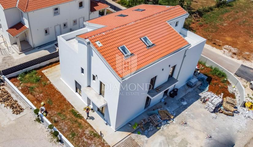 Poreč, excellent duplex according to the smart house system!