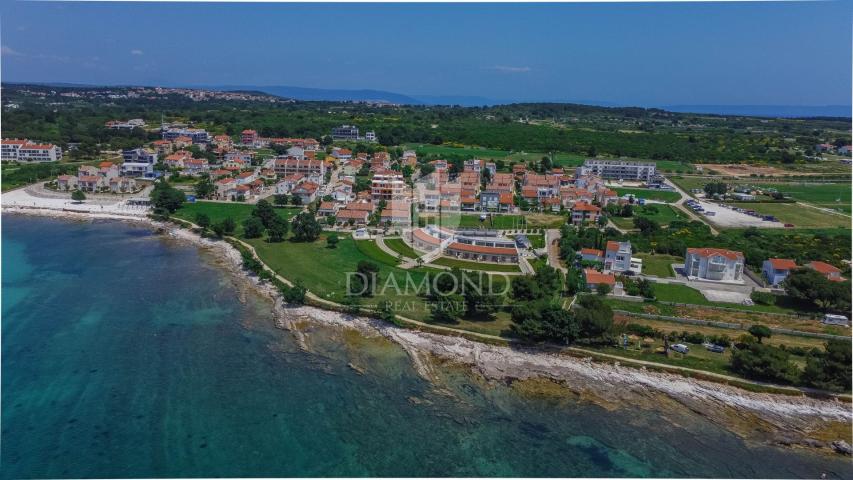 Medulin, prekrasan penthouse s velikom terasom 100m od plaže