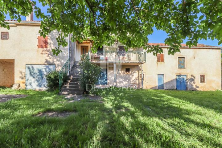 Porec, surroundings of houses with a large garden!