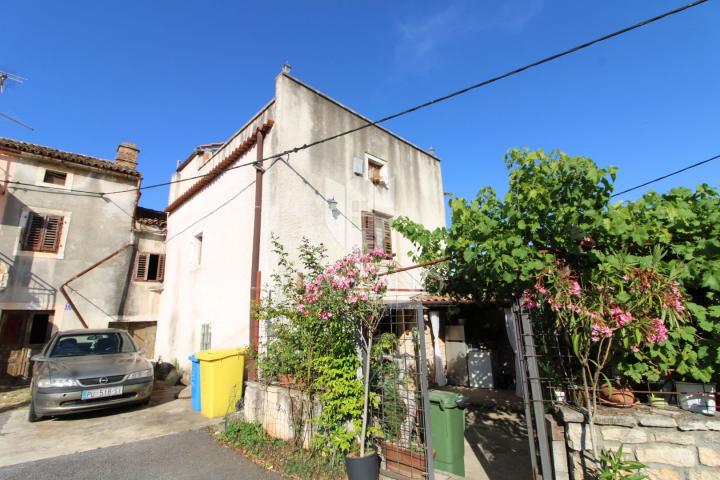 Marčana, two stone houses in a row for adaptation