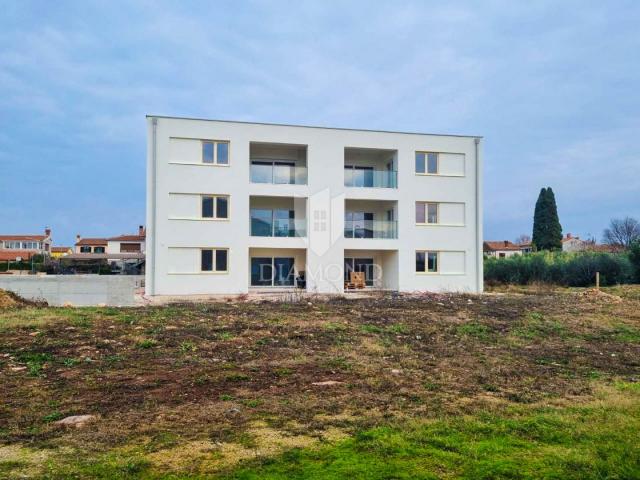 Poreč, Neubau, Wohnung im ersten Stock 500 m vom Meer entfernt!