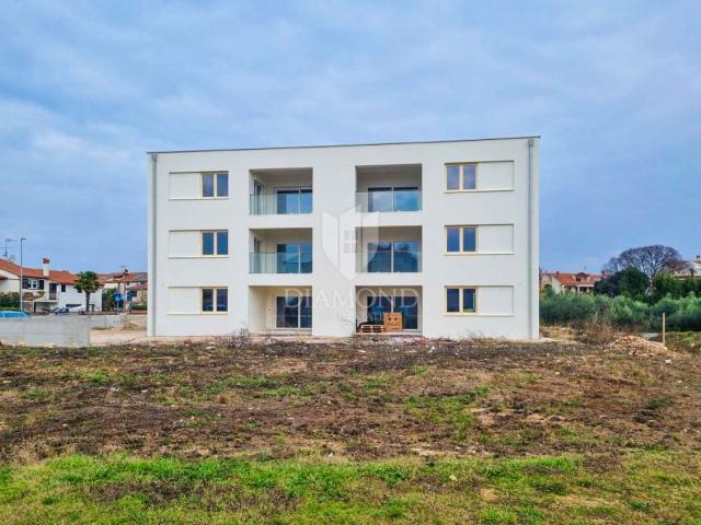 Poreč, Neubau, Wohnung im ersten Stock 500 m vom Meer entfernt!