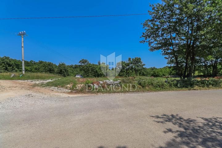 Spacious land in a quiet location near Svetvinčent