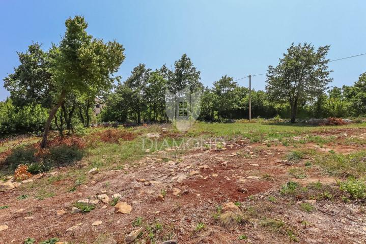 Spacious land in a quiet location near Svetvinčent