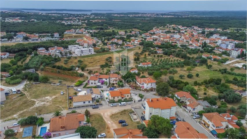 Pula, ein imposantes Haus mit Pool und Meerblick