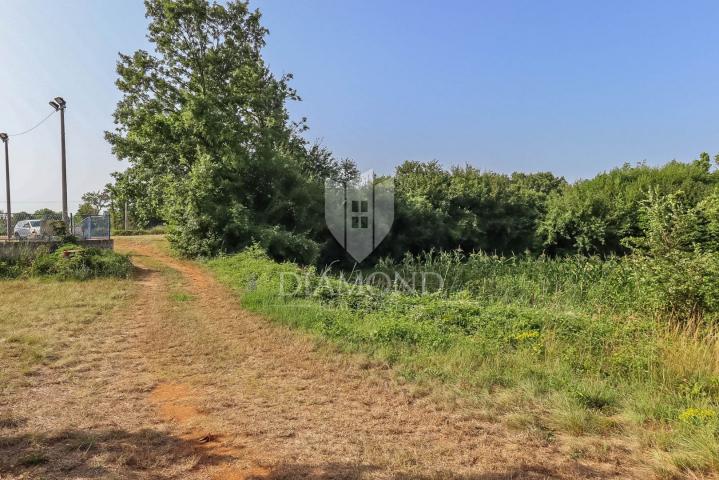 Svetvinčenat, surroundings, land for the construction of several buildings