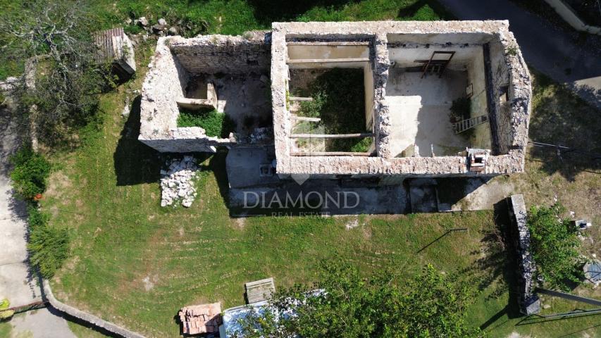 Labin, surroundings, house for adaptation