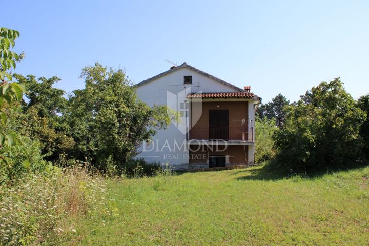 Pazin, Haus mit großem Garten in ruhiger Lage.