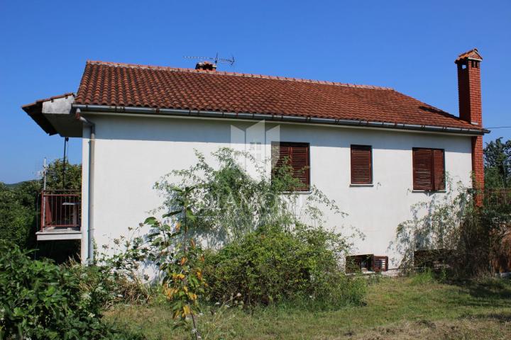 Pazin, Haus mit großem Garten in ruhiger Lage.