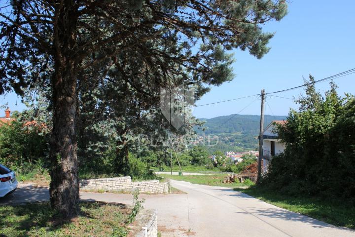 Pazin, Haus mit großem Garten in ruhiger Lage.