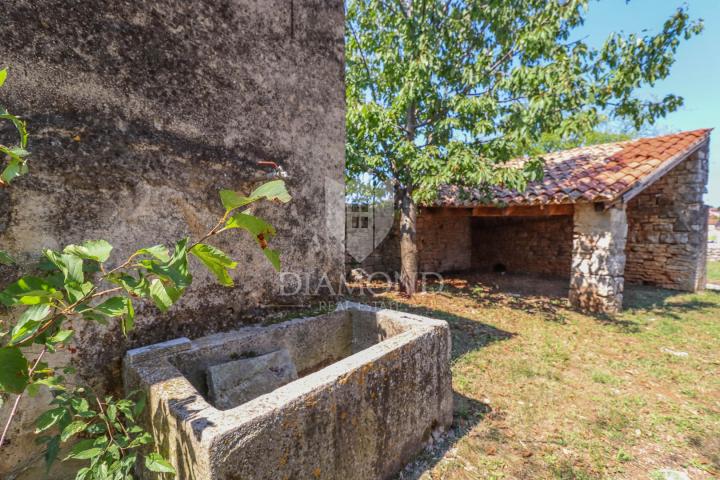 Rovinj, Umgebung, Altbau mit Grundstück in bester Lage