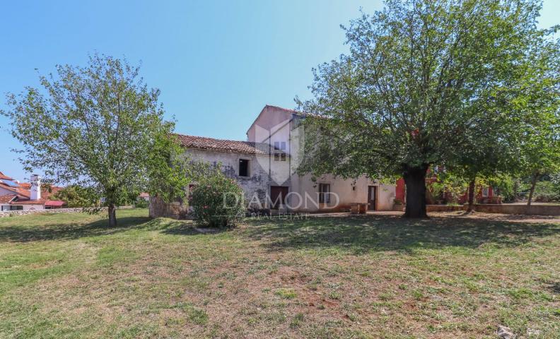 Rovinj, Umgebung, Altbau mit Grundstück in bester Lage