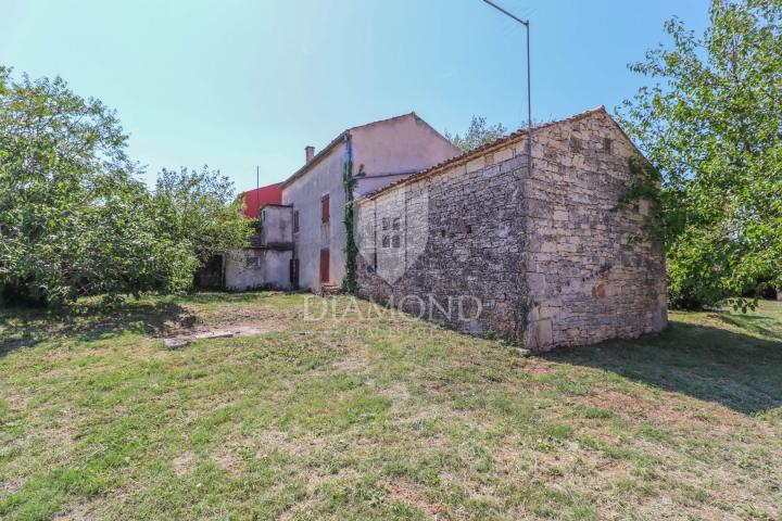 Rovinj, Umgebung, Altbau mit Grundstück in bester Lage