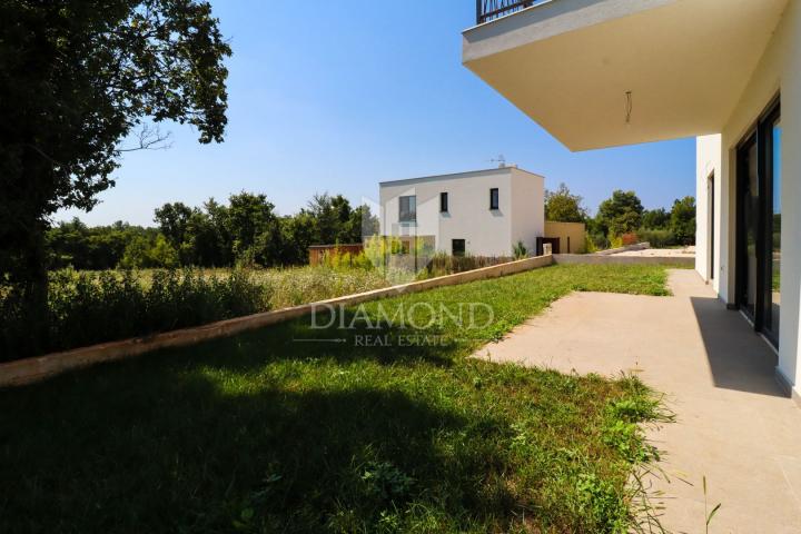 Poreč, surroundings, spacious apartment on the ground floor with a garden!