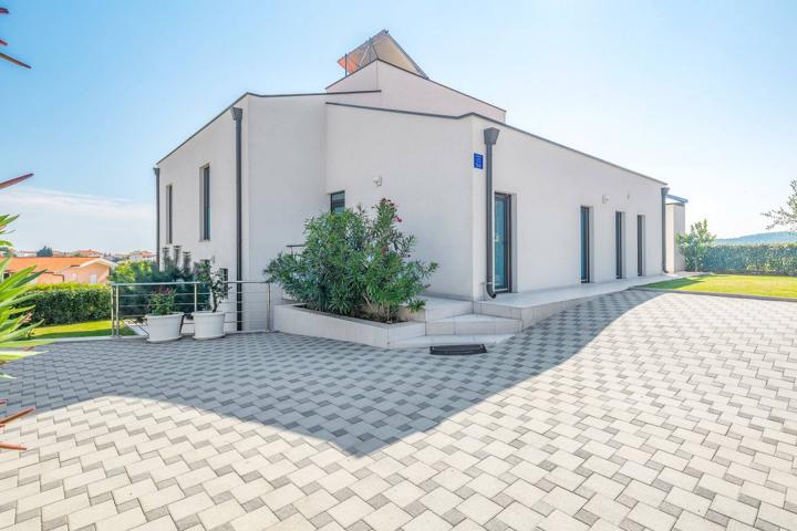 Istra, Medulin moderna  i elegantna vila  250 m2 s pogledom na more