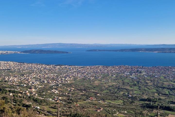 Kaštela, trosoban stan od  80, 65 m2 na 2. kat uz 2 P mjesta