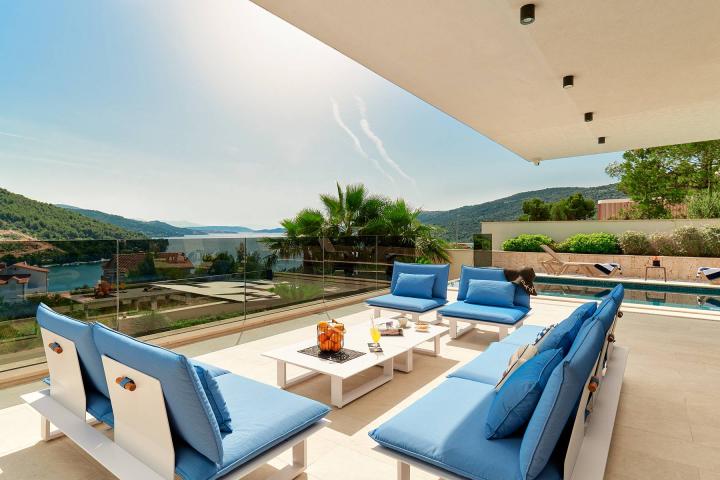 Trogir - Marina, luksuzna vila s bazenom i wellnessom