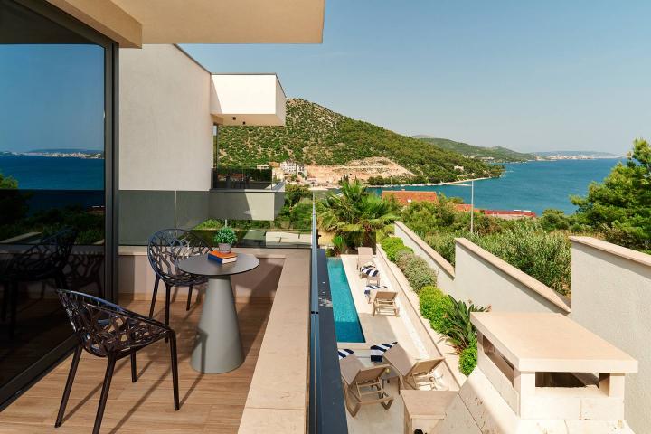 Trogir - Marina, luksuzna vila s bazenom i wellnessom