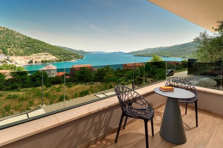 Trogir - Marina, luksuzna vila s bazenom i wellnessom