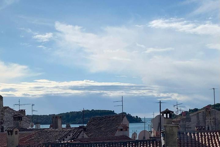 Istra, Rovinj, kuća u nizu, u centru grada sa pogledom na more