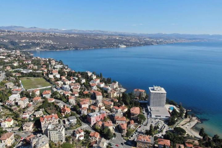 Opatija, peterosobni stan, drugi kat, NKP 163 m2, garaža