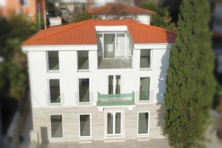 Rijeka, Podmurvice , predivan Penthouse u rekonstruiranoj zgradi NKP 94 m2