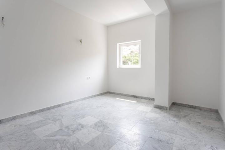 Pag, trosoban apartman S2 uz more 75 m2 + VPM, NOVOGRADNJA!