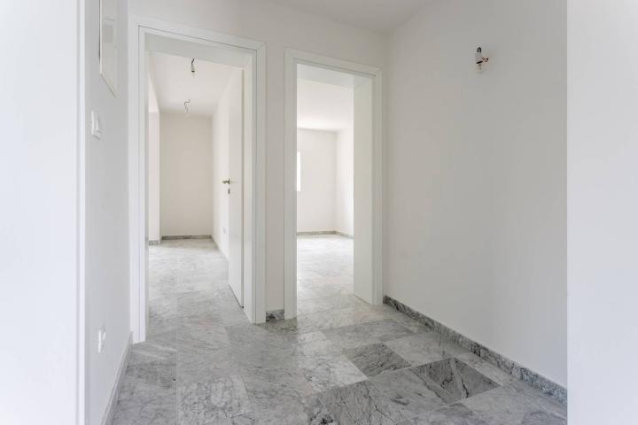 Pag, trosoban apartman S2 uz more 75 m2 + VPM, NOVOGRADNJA!